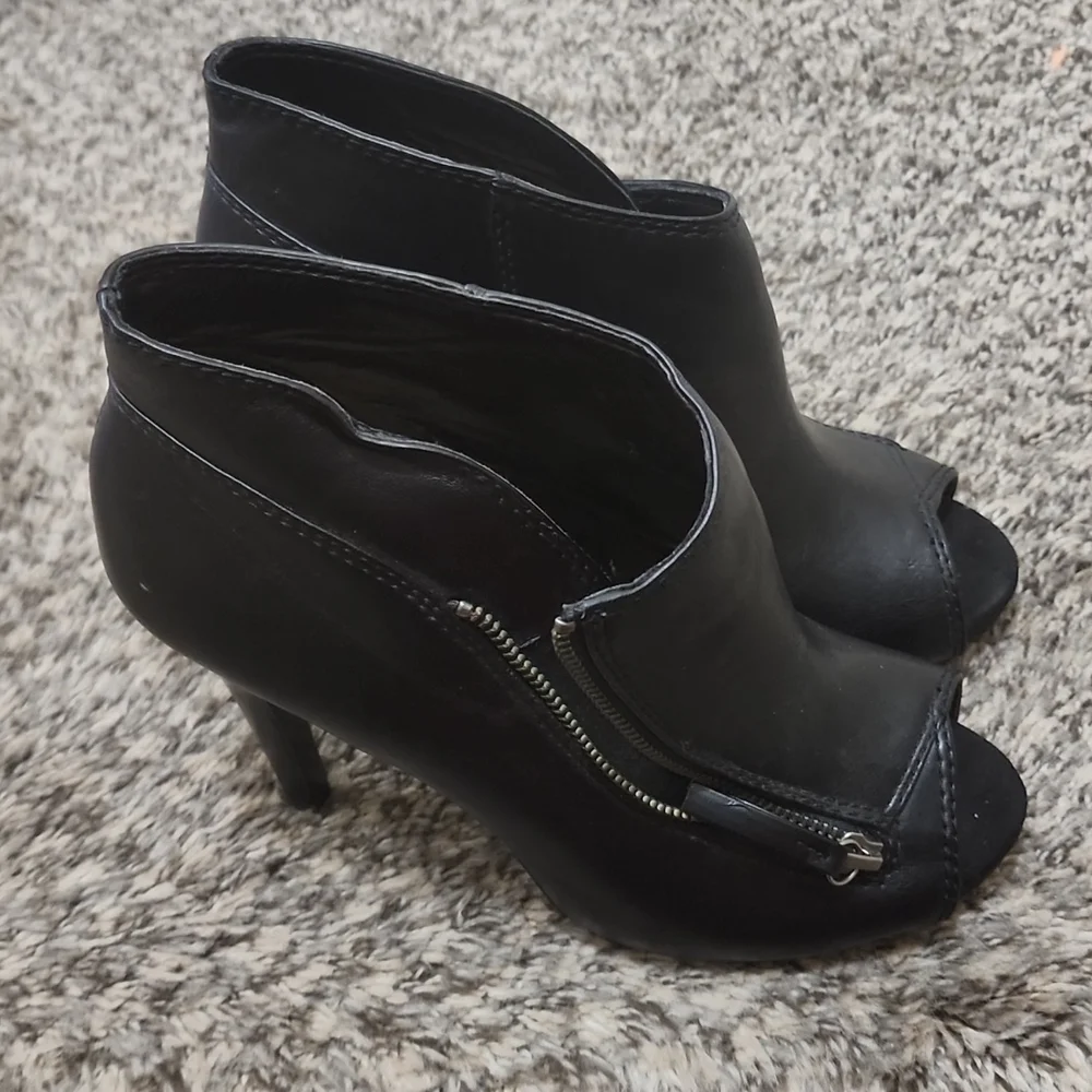 NINE WEST - Picture 2 of 4